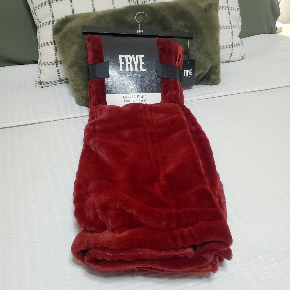 New Frye Faux Fur Carved Plaid Throw Blanket Rare Wine Color 50"x70"